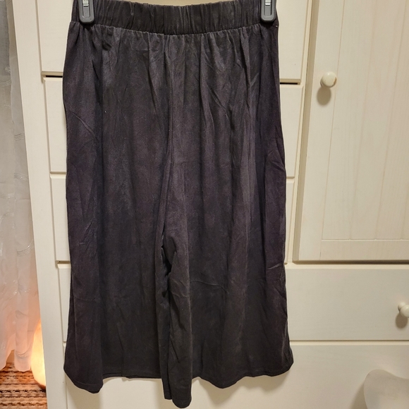 🌺3/$20🌺 Love Culture Suede Cullotes - Picture 3 of 3